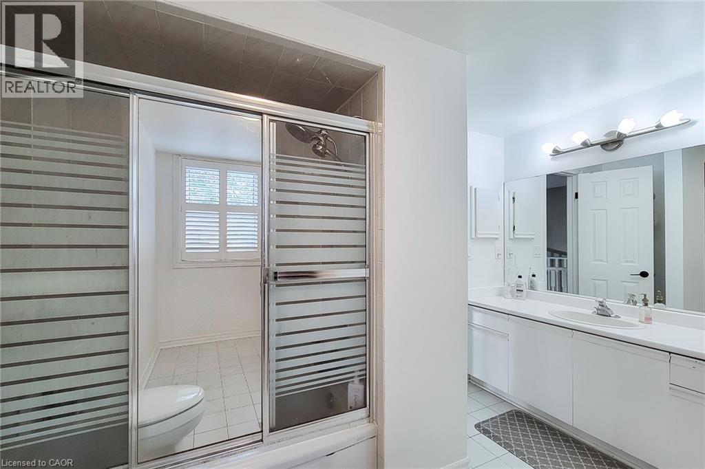 29 Woodside Square Property Photo 38