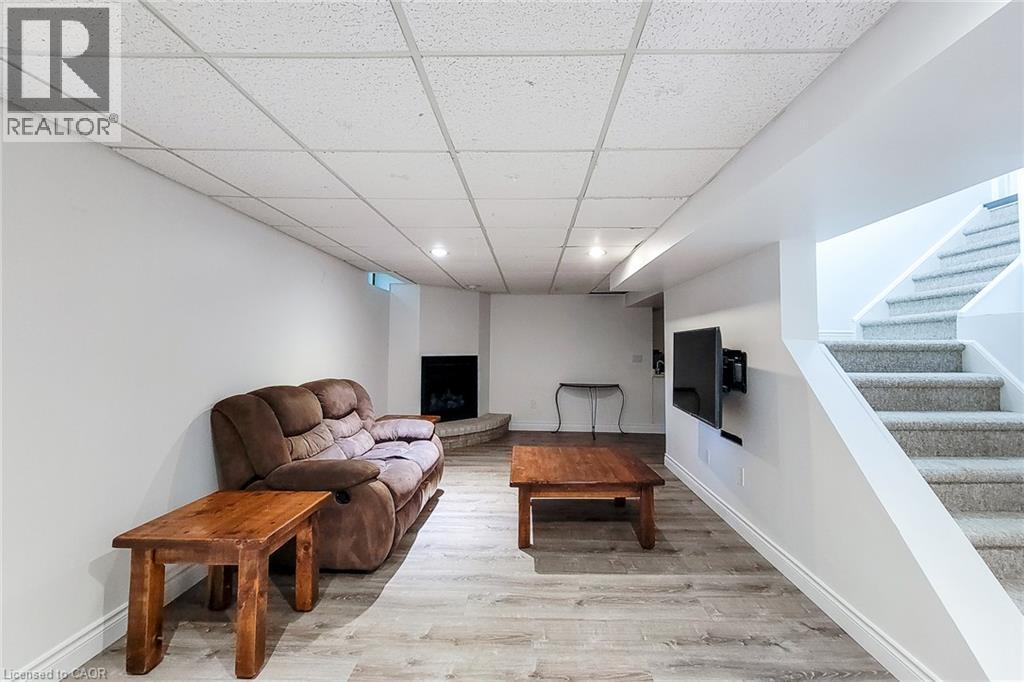 29 Woodside Square Property Photo 39
