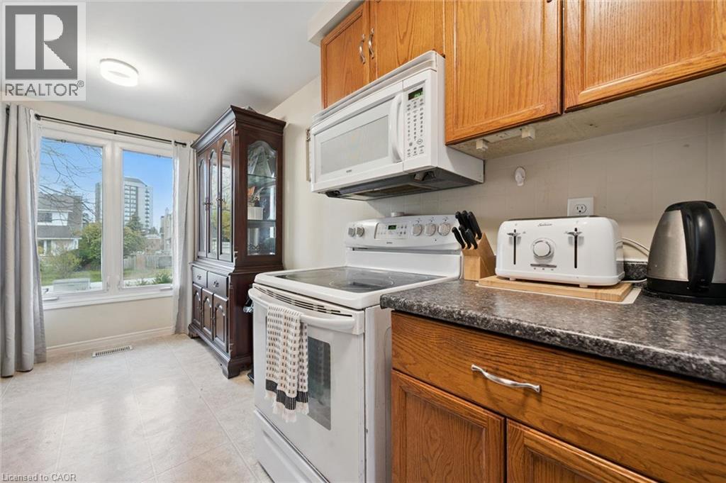 32 Jansen Avenue Property Photo 7
