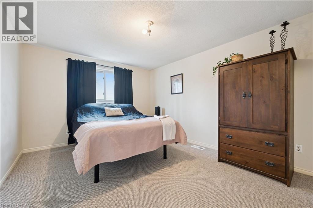 32 Jansen Avenue Property Photo 11