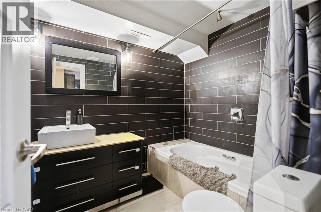 139 Euclid Avenue Property Photo 25