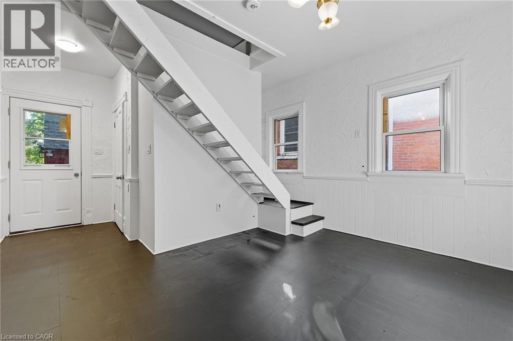 8 Tasker Street Property Photo 27