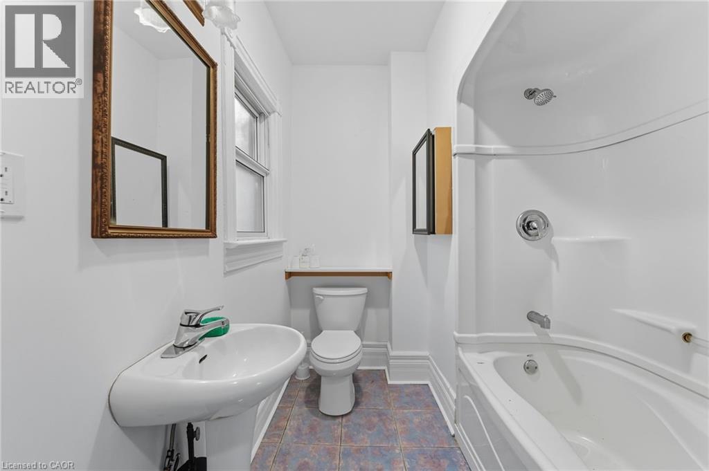 8 Tasker Street Property Photo 31