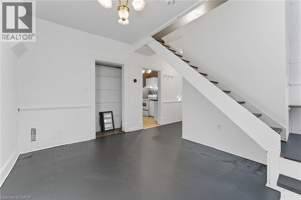 8 Tasker Street Property Photo 30