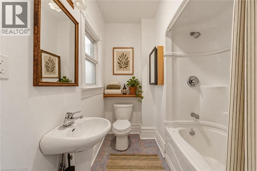 8 Tasker Street Property Photo 31