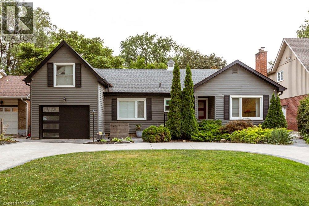 977 Long Drive Property Photo 1
