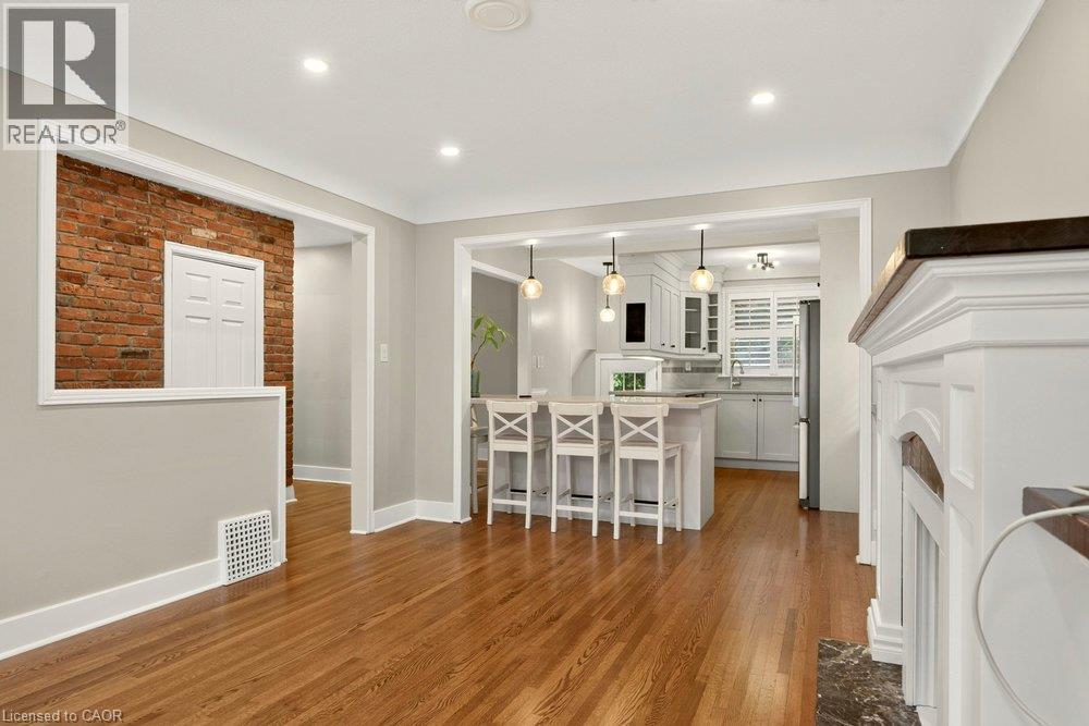 977 Long Drive Property Photo 4