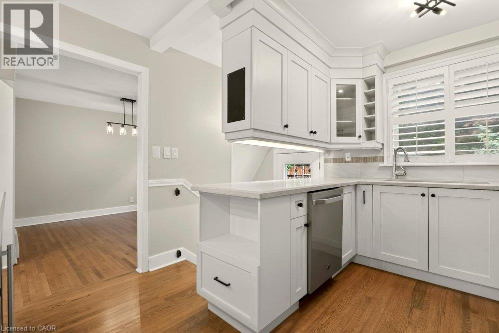 977 Long Drive Property Photo 9