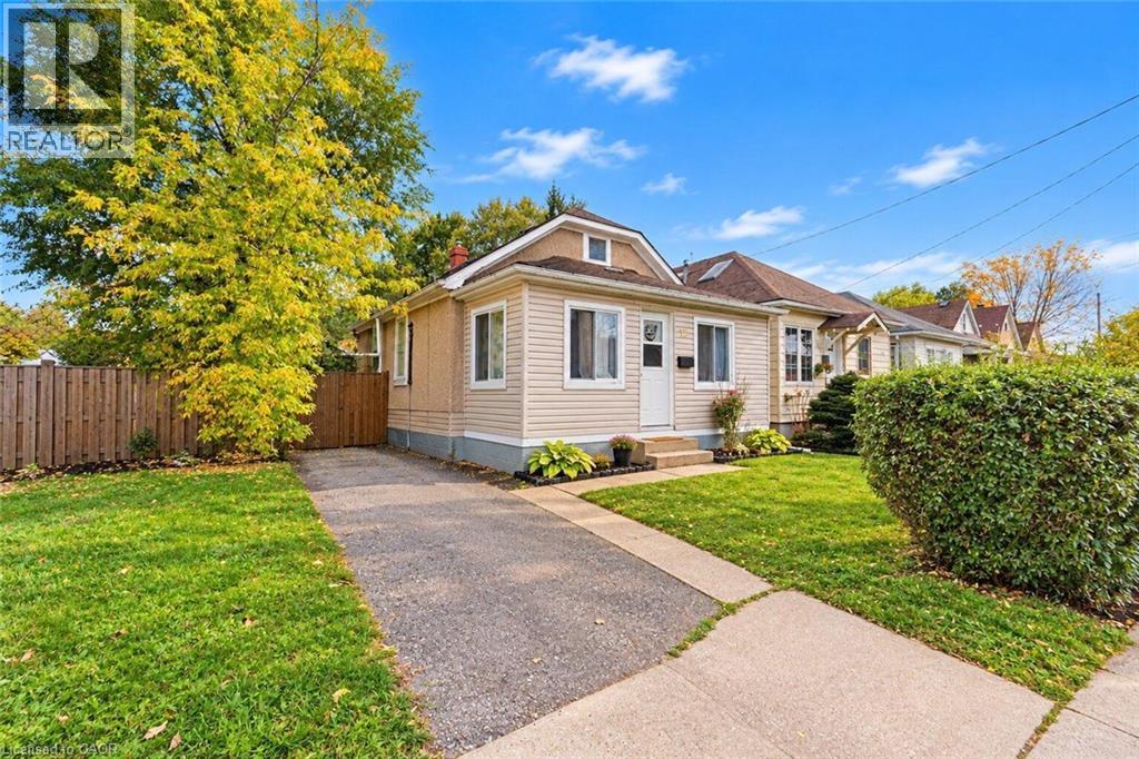12 MERIGOLD Street Property Photo 1