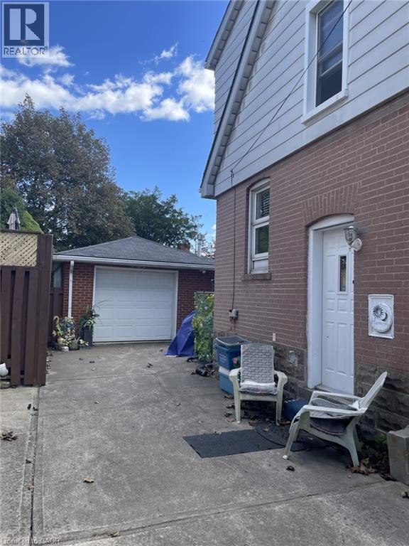 225 East 14th Street Unit# Upper Property Photo 3