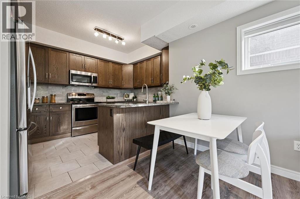 1114 Fairway Road N Unit# B Property Photo 8
