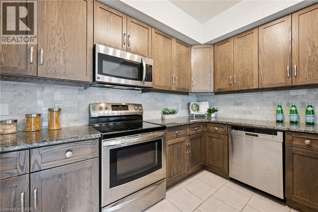 1114 Fairway Road N Unit# B Property Photo 10