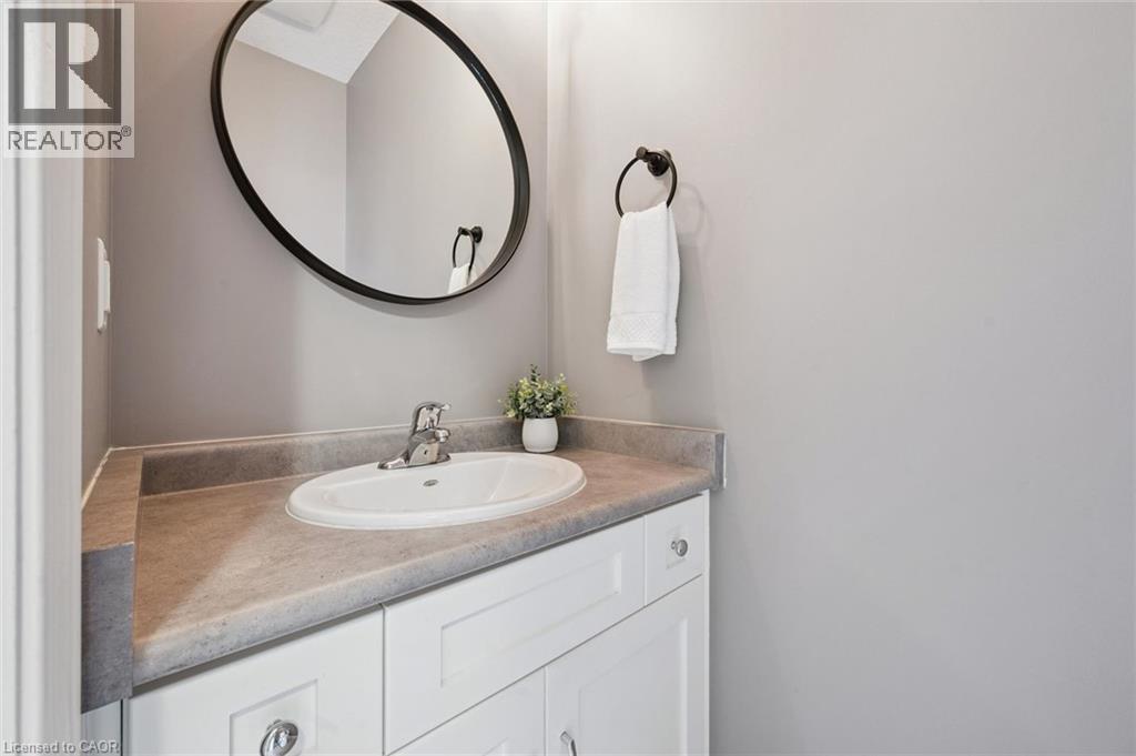 1114 Fairway Road N Unit# B Property Photo 12