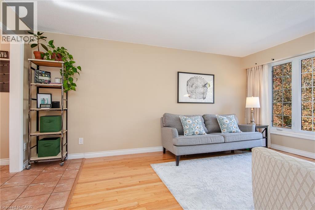 118 Wheatfield Crescent Property Photo 7