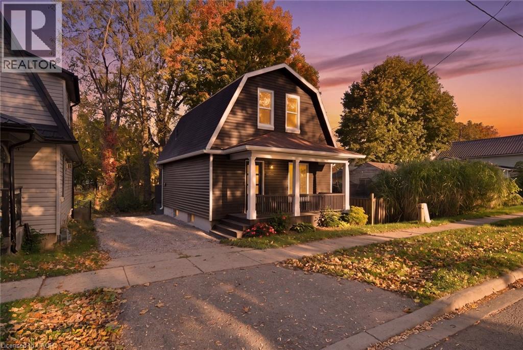 217 QUEEN Street N Property Photo 1