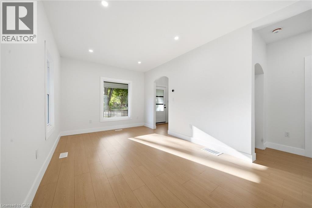 217 Queen Street N Property Photo 6