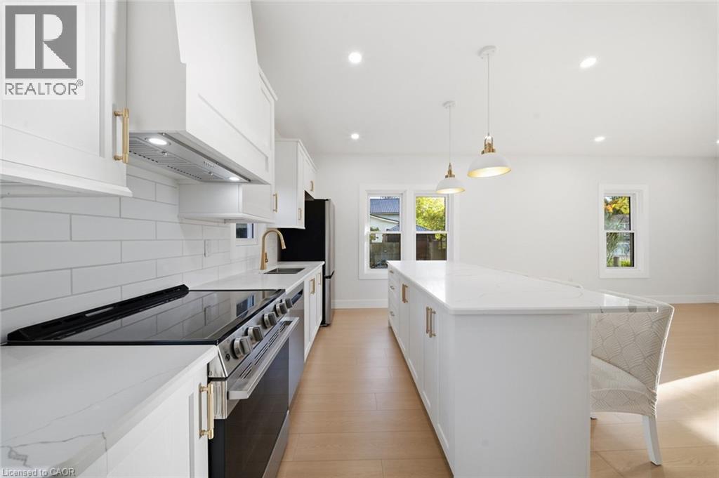 217 Queen Street N Property Photo 11