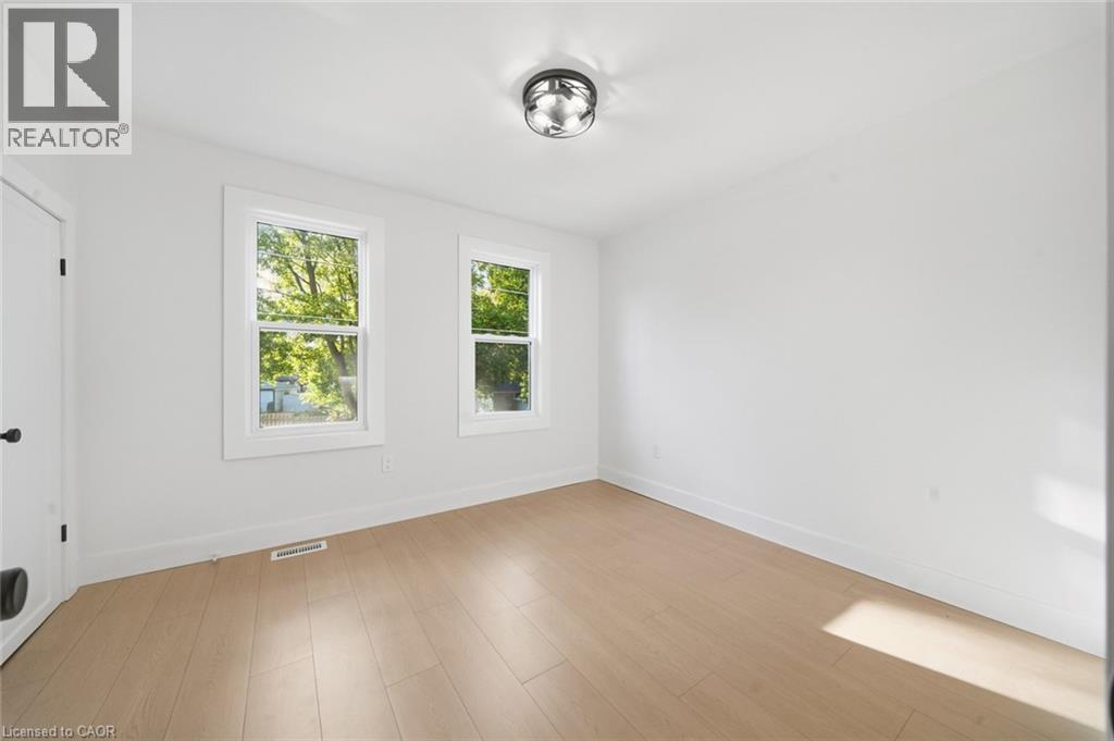 217 Queen Street N Property Photo 17