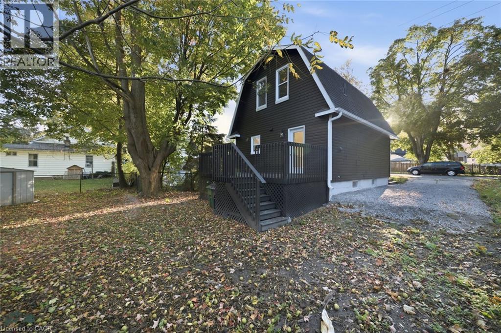 217 Queen Street N Property Photo 26