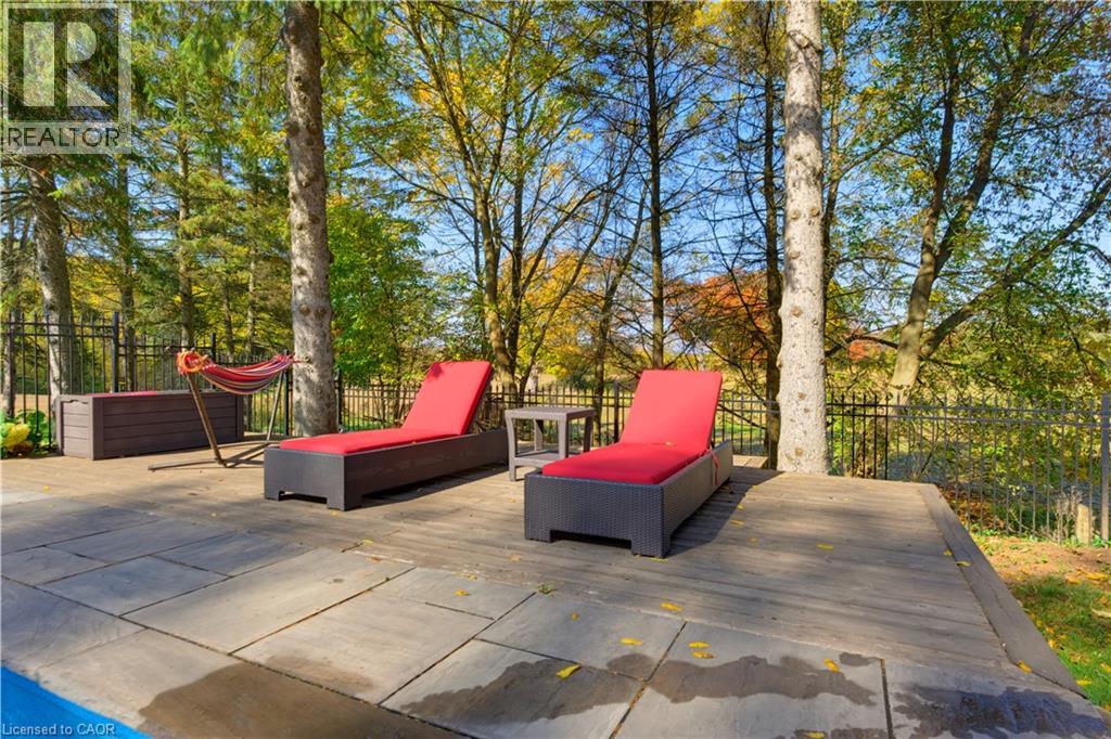 1719 Powerline Road W Property Photo 28