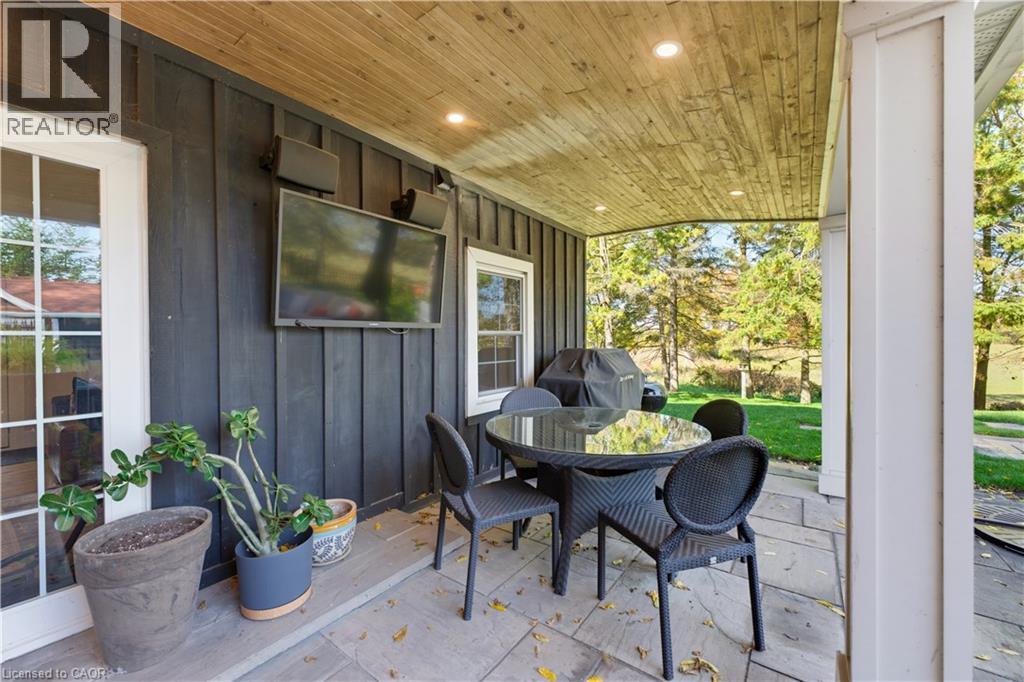1719 Powerline Road W Property Photo 32