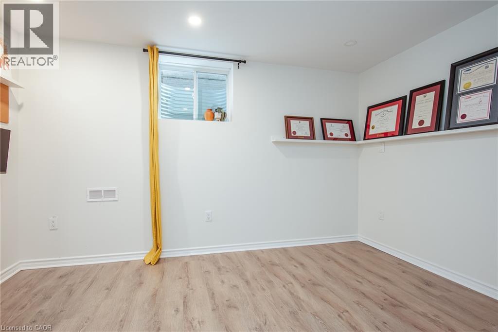 290 William Street Property Photo 44