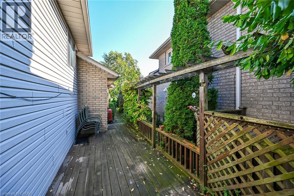 37 Glenhollow Drive Property Photo 42