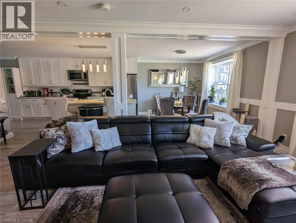 326 Ottawa Street Property Photo 6