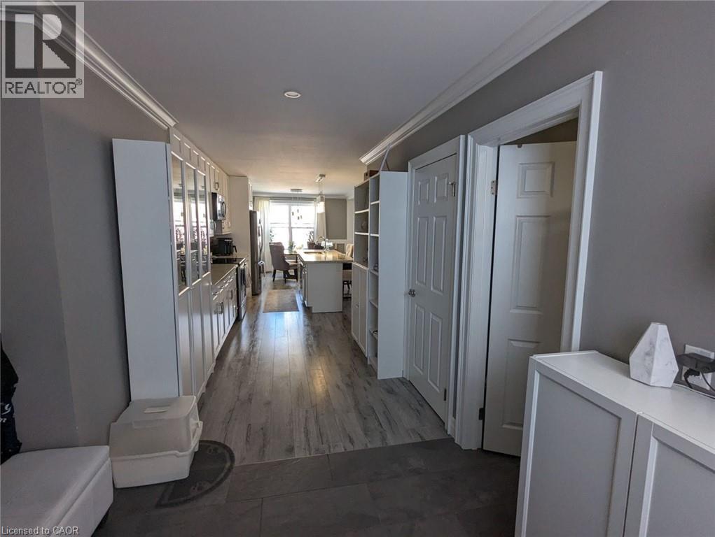 326 Ottawa Street Property Photo 9