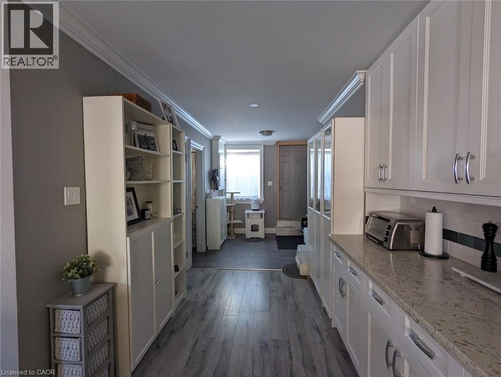 326 Ottawa Street Property Photo 15