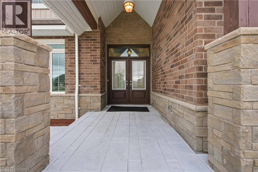 6 Feathers Crossing Property Photo 6