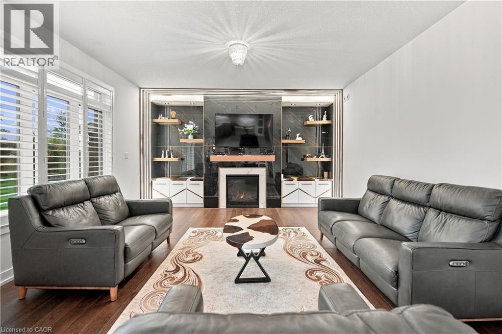 6 Feathers Crossing Property Photo 8