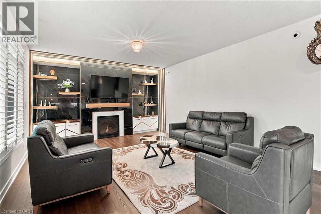 6 Feathers Crossing Property Photo 9
