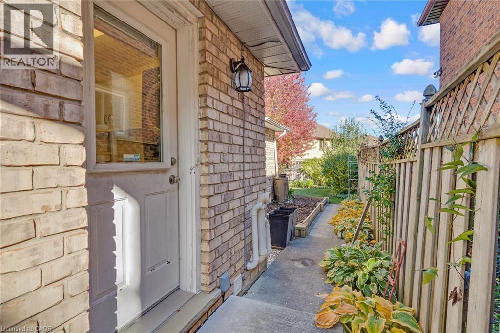 548 Sandbrooke Court Property Photo 44