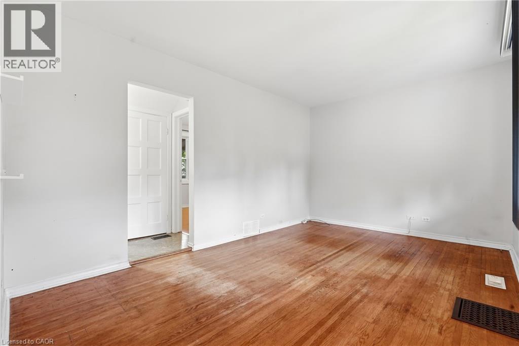 160 Lorne Crescent Property Photo 6