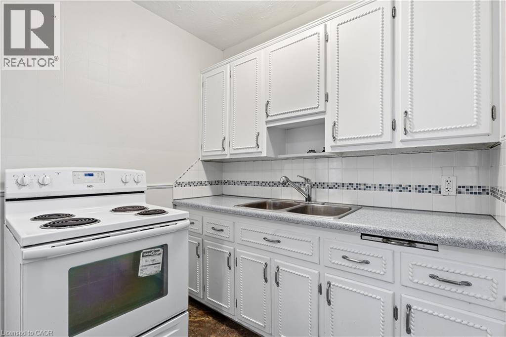 160 Lorne Crescent Property Photo 26