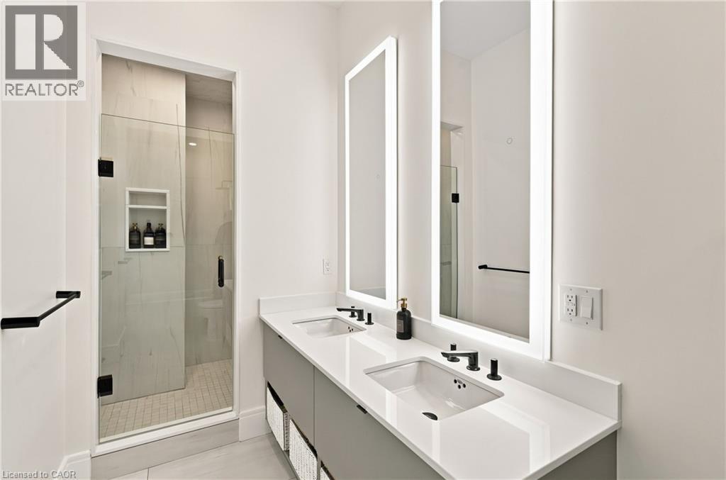 112 King Street E Unit# Ph5 Property Photo 17