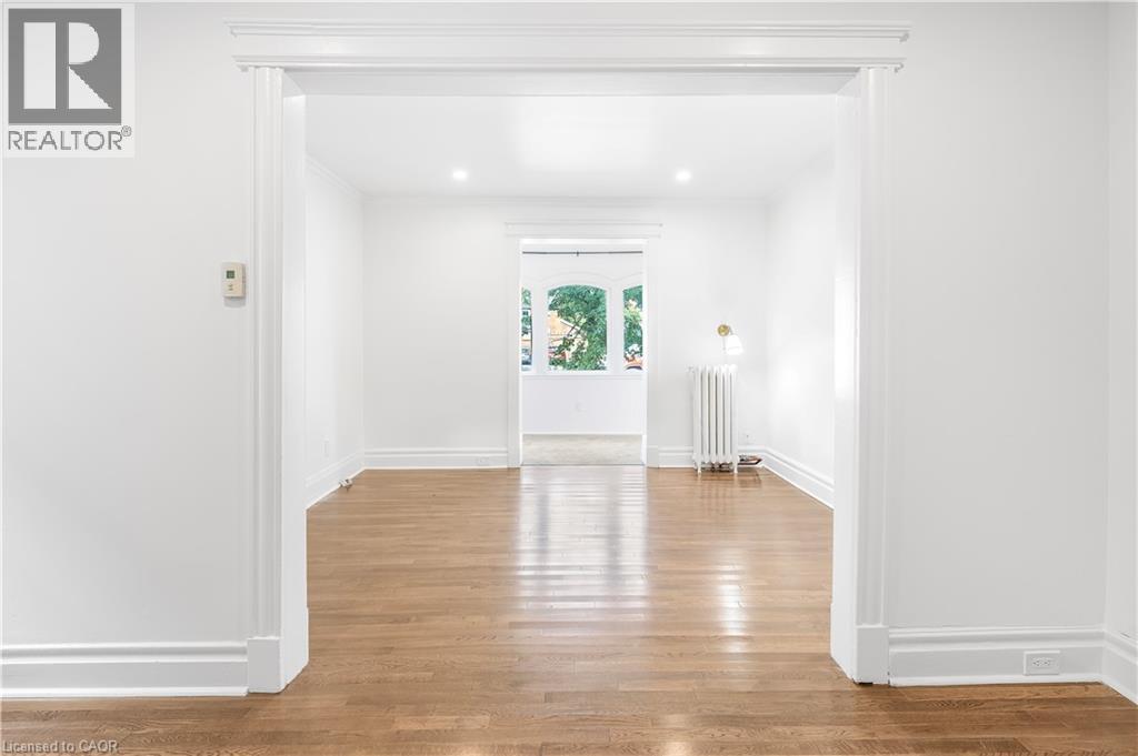 17 Gerrard Street Property Photo 5