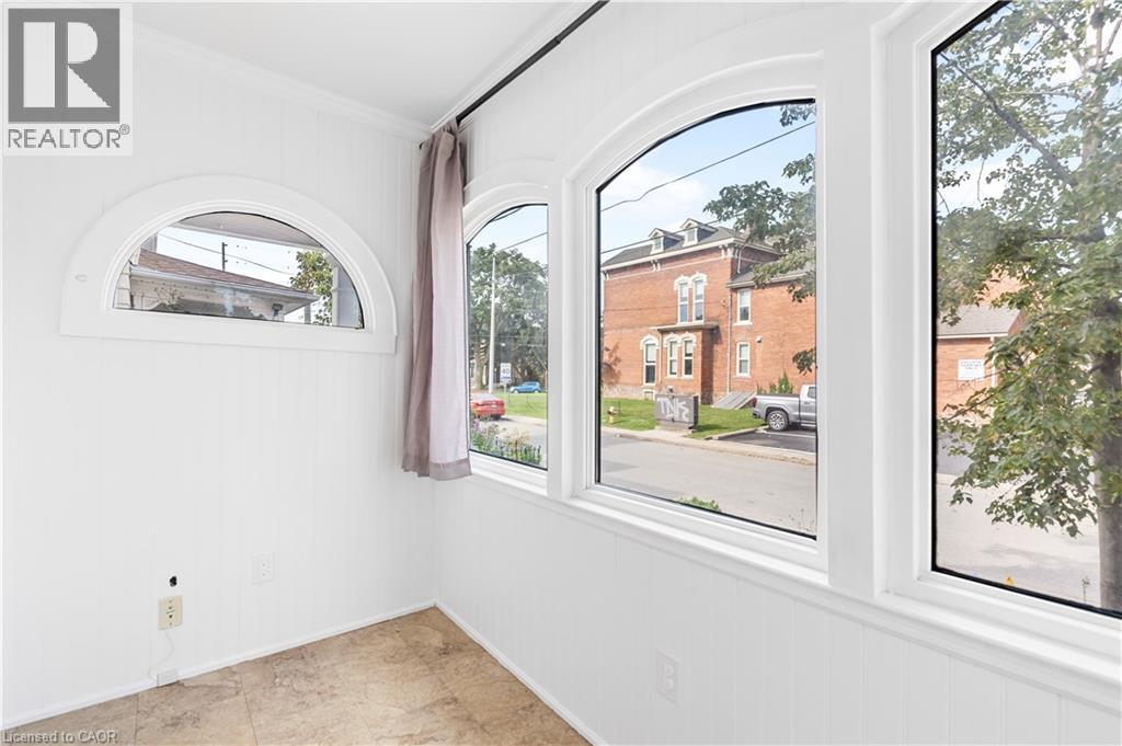 17 Gerrard Street Property Photo 8