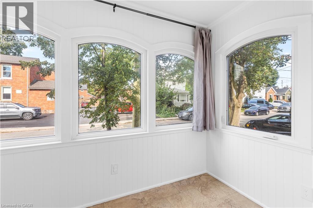 17 Gerrard Street Property Photo 9
