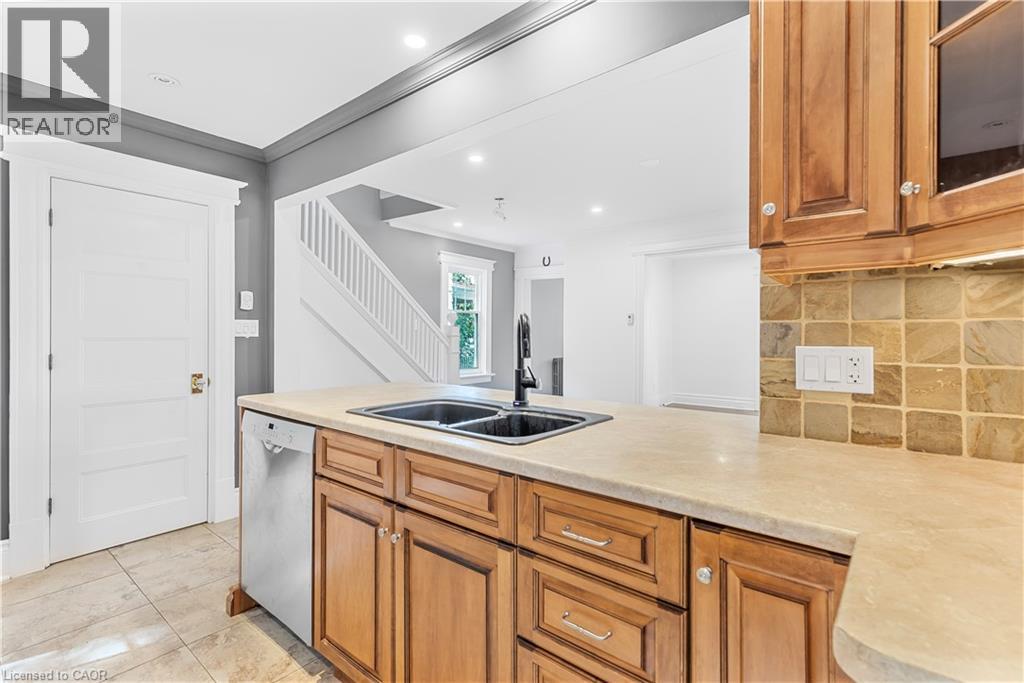 17 Gerrard Street Property Photo 10
