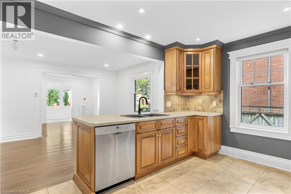 17 Gerrard Street Property Photo 11