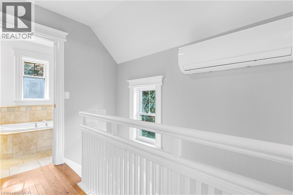 17 Gerrard Street Property Photo 16