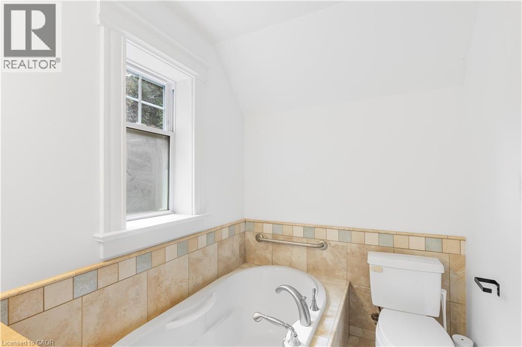 17 Gerrard Street Property Photo 27