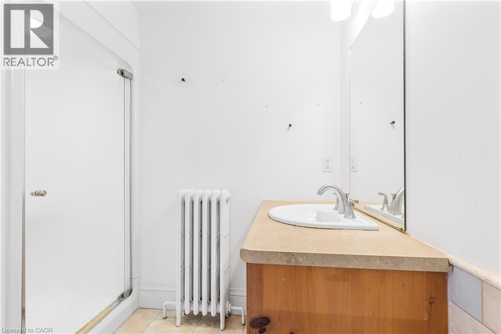 17 Gerrard Street Property Photo 28