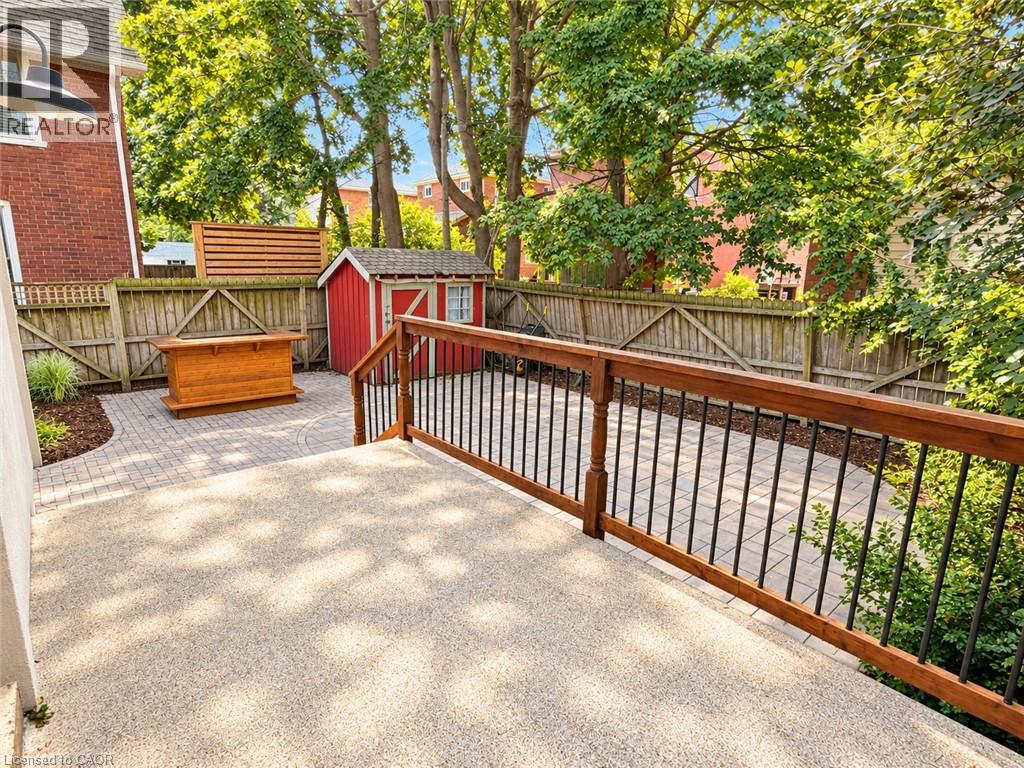 17 Gerrard Street Property Photo 32