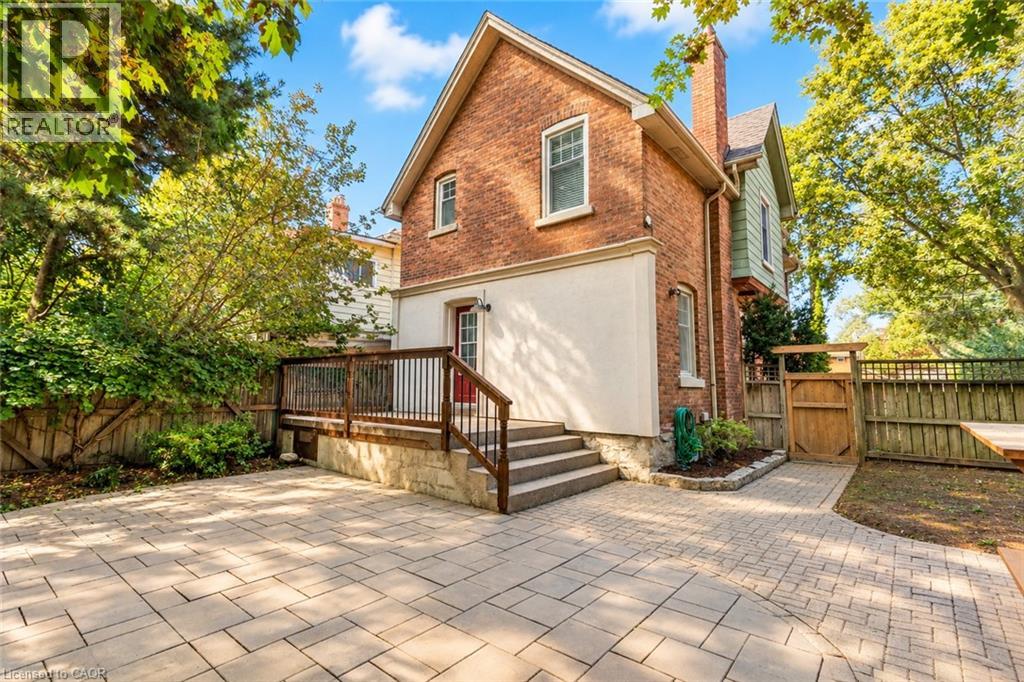 17 Gerrard Street Property Photo 33