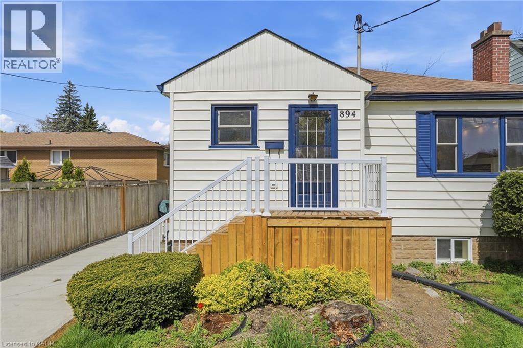 894 Garth Street Property Photo 3