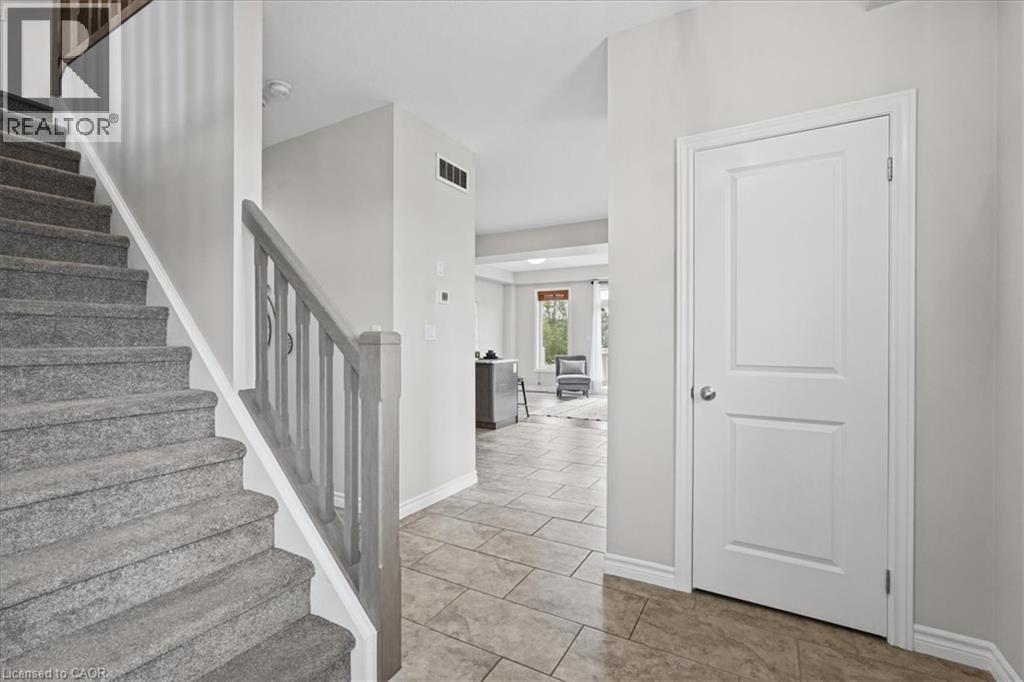 100 Links Crescent Property Photo 4
