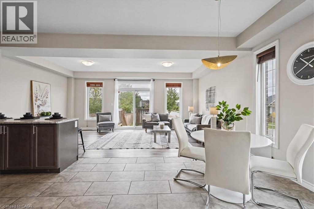 100 Links Crescent Property Photo 5